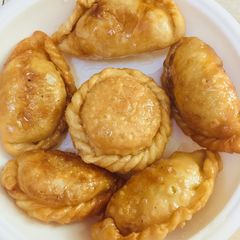 A picture of Mawa gujiya in chasani.