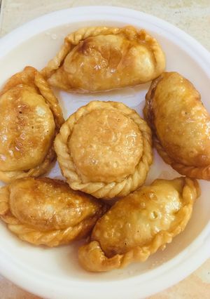 A picture of Mawa gujiya in chasani.