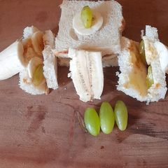 A picture of Fruit Sandwich.