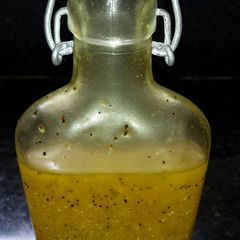 A picture of lemon pepper dressing.