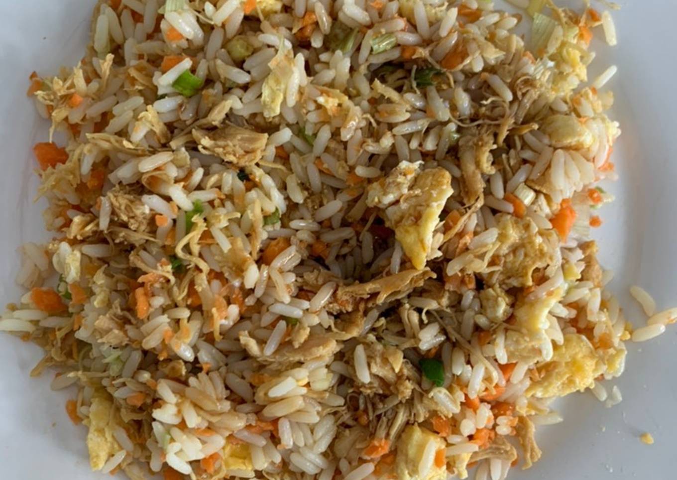 Arroz frito con pollo