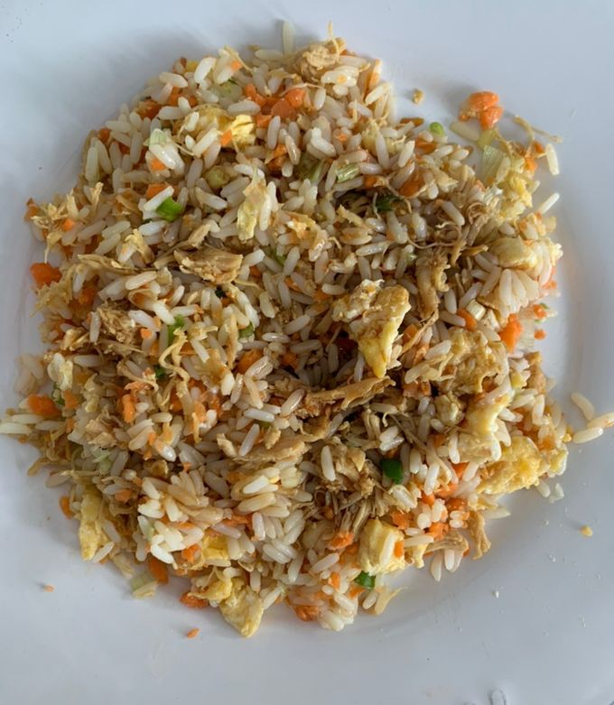 Una foto de Arroz frito con pollo