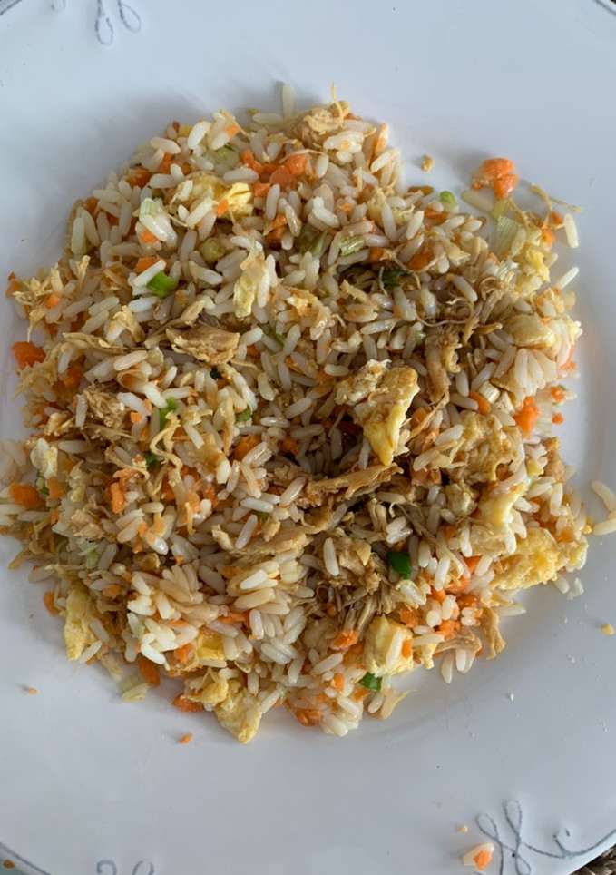 Una foto de Arroz frito con pollo