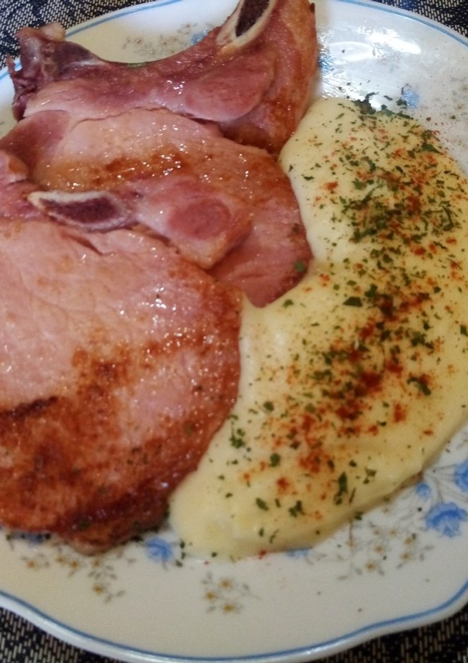 Una foto de Chuletas de Sajonia con puré de patata en 25 minutos