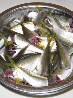 A picture of How to Clean Small Horse Mackerel.