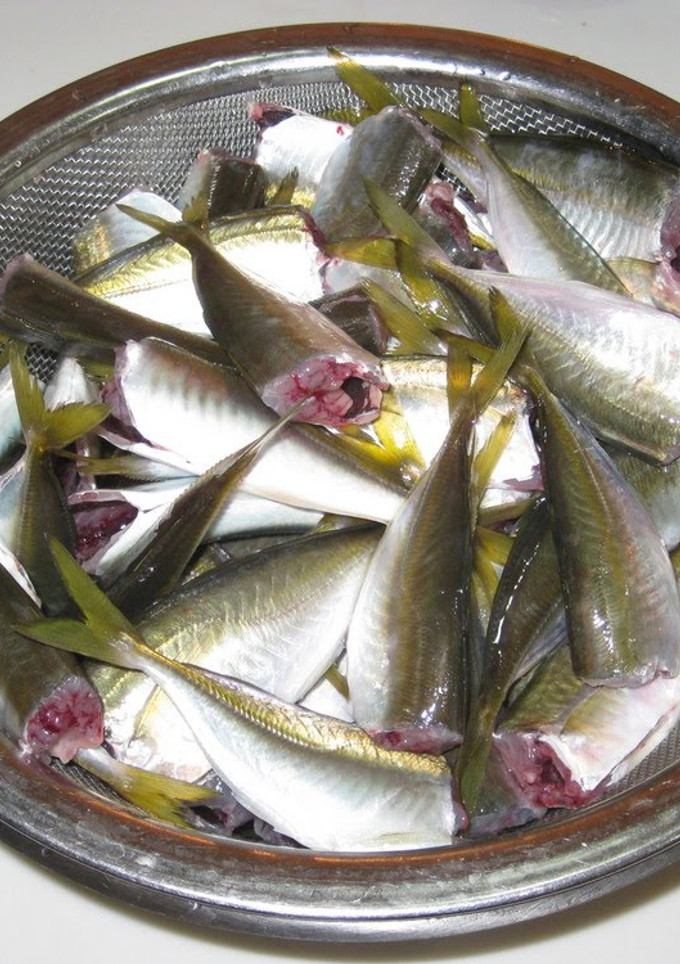 A picture of How to Clean Small Horse Mackerel.