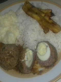 Una foto de Albóndigas rellenas 🍛 súper fácil 😋