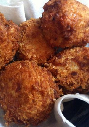 A picture of Creamy and Starchy Taro Root Croquettes with Ham and Cheese.