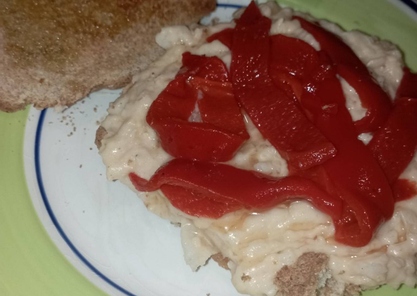 Sándwich de paté vegetariano de alubias