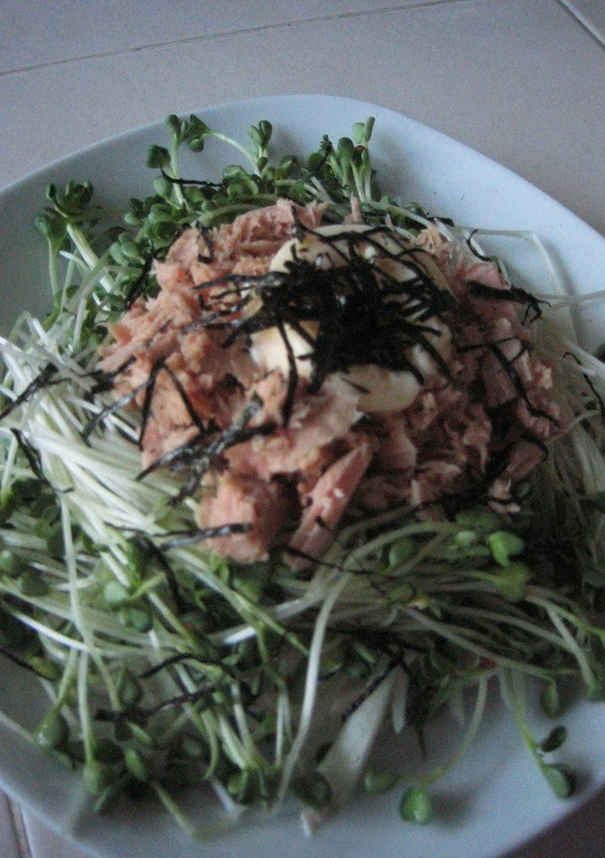 A picture of Refreshing and Crispy Tofu Salad.