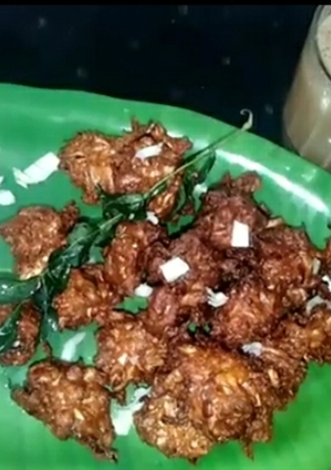 கேபேஜ் பக்கோடா (Cabbage pakoda recipe in tamil) செய்முறை முக்கிய புகைப்படம்