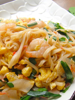A picture of Easy Pad Thai with Dried Udon Noodles.