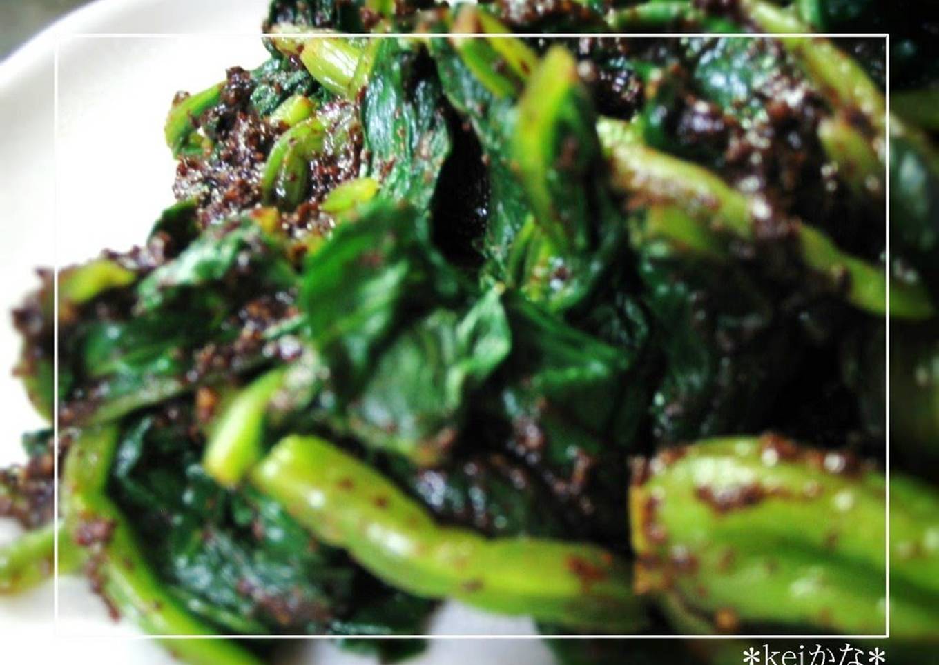 Spinach and Egoma (Wild Sesame) Seeds Tossed with Miso