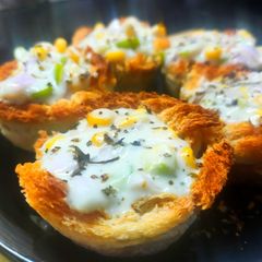 A picture of Crunchy Bread cups.