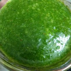 A picture of Hare dhaniye ki chutney.