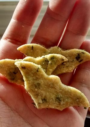 A picture of Cheesy gluten free crackers.