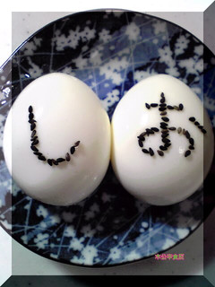 A picture of Easy-to-Peel Boiled Eggs.