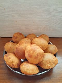 મીઠી પૂરી (Sweet Poori Recipe In Gujarati) રેસીપી મુખ્ય ફોટો