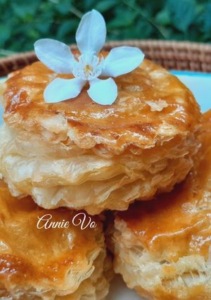 Hình của món Bánh pateso nhân thịt trứng.