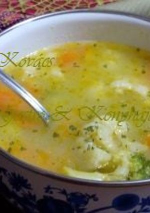 Egyszerű vajas zöldségleves recept fotója