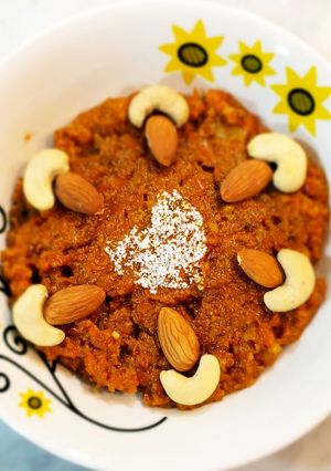 A picture of Carrot dessert or gajarhalwa.