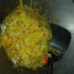 A picture of Tumis kates rebon pedas.