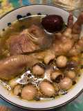 Chicken Feet Soup with Black-Eyed Peas and Peanuts