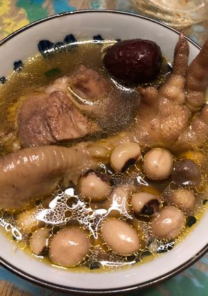A picture of Chicken Feet Soup with Black-Eyed Peas and Peanuts.