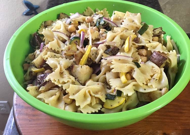 Recipe of Super Quick Homemade Pastasalat mit gegrilltem Gemüse 🥔