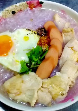 รูปของ ข้าวต้มดอกอัญชันใส่ไก่