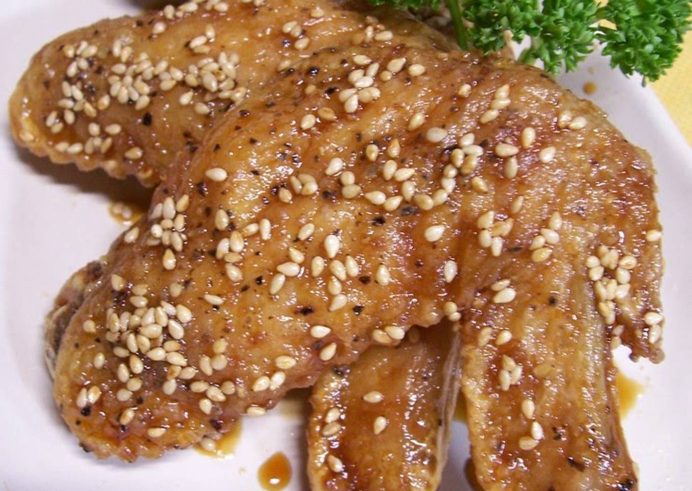 Deep-fried Chicken Wings with Sweet and Savoury Soy Sauce Glaze