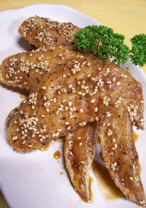 A picture of Deep-fried Chicken Wings with Sweet and Savoury Soy Sauce Glaze.