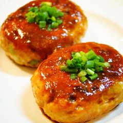 A picture of Miso and Teriyaki Chicken Hamburger with Green Onion.