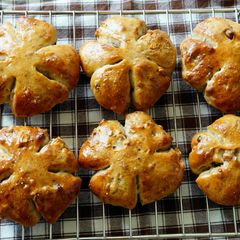 A picture of Walnut bread.