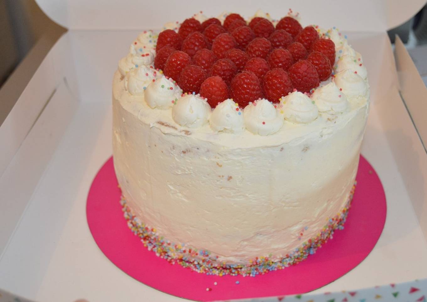 Layer cake vanille framboise