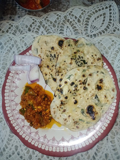 મેથી નાન (Methi Naan Recipe In Gujarati) રેસીપી મુખ્ય ફોટો