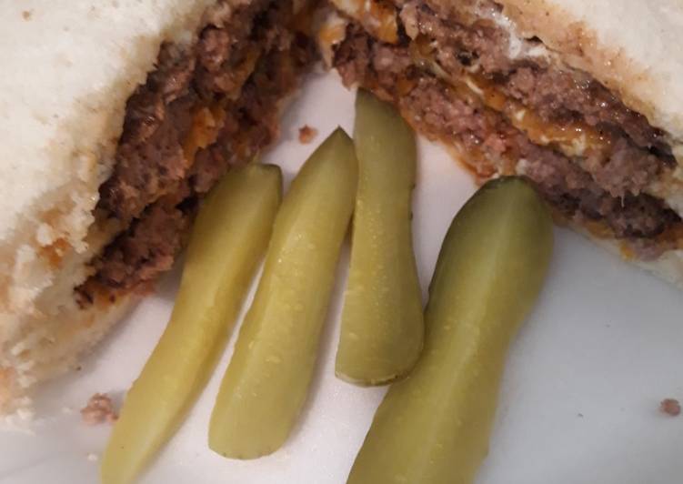 Steps to Prepare Super Quick Homemade Spicy Cheeseburger