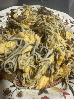 Una foto de Revuelto de setas y gulas