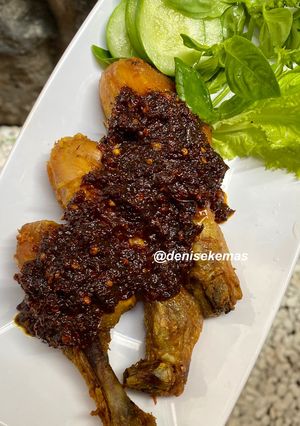Foto resep Ayam Goreng Bumbu Hitam Madura