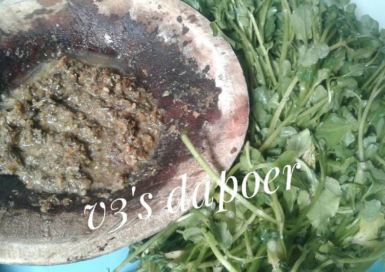 Langkah Menyiapkan Sambel Ikan Mujair yang Bikin Ngiler