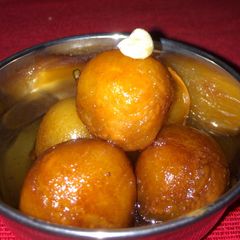 A picture of Bread gulab jamun.