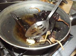 Una foto de Aceite de chile pasilla