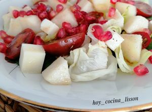 Una foto de Ensalada de pera y granada