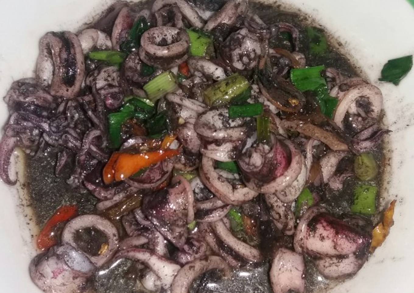 Atas nama Tuan Cumi Tinta Hitam