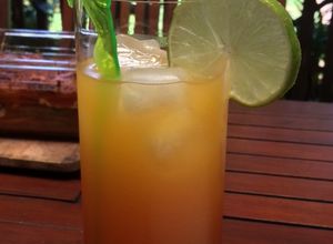 Una foto de Tragos: Campari con naranja