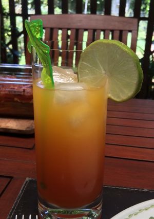 Una foto de Tragos: Campari con naranja