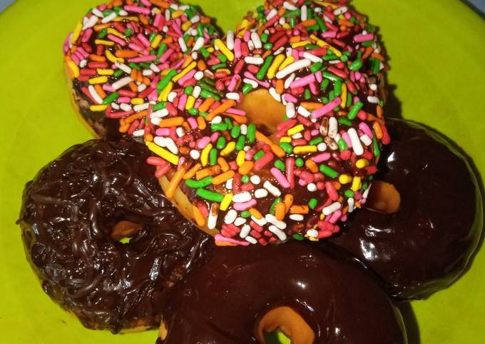 Donat tanpa telur topping coklat messes