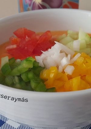 Una foto de Salmorejo con su picadillo