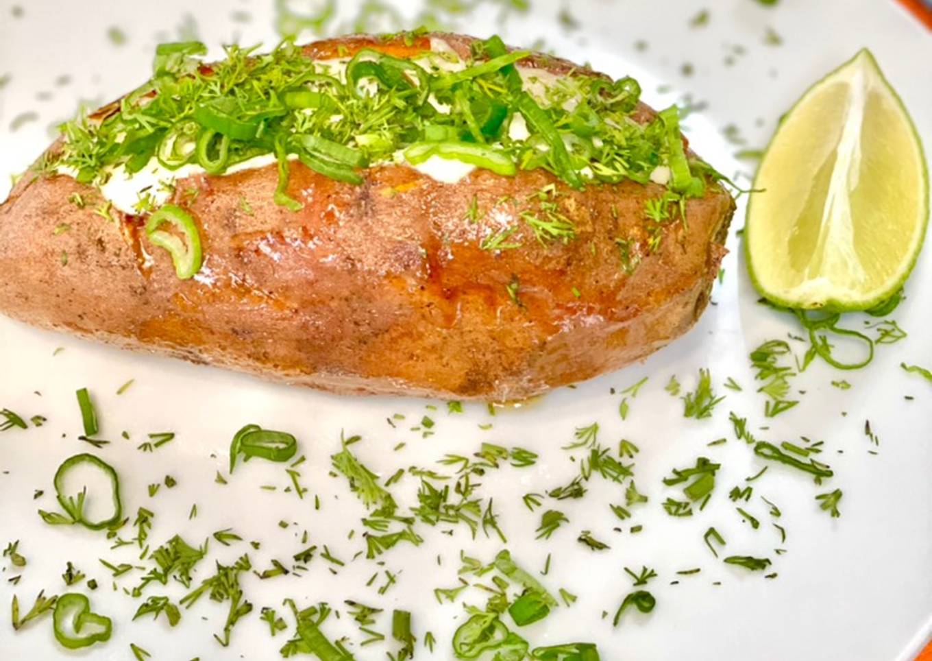 Patates douces rôties, sauce yaourt et ail