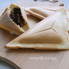A picture of Taiyaki-style Snacks (with a sandwich press).